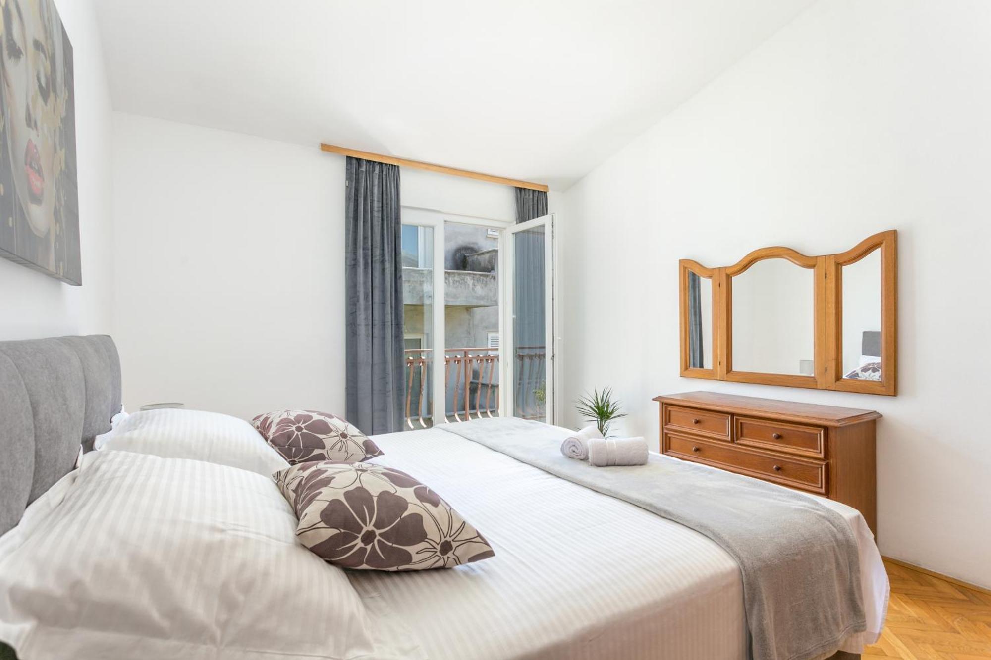 Apartments With A Parking Space Podstrana, Split - 17586 Room photo