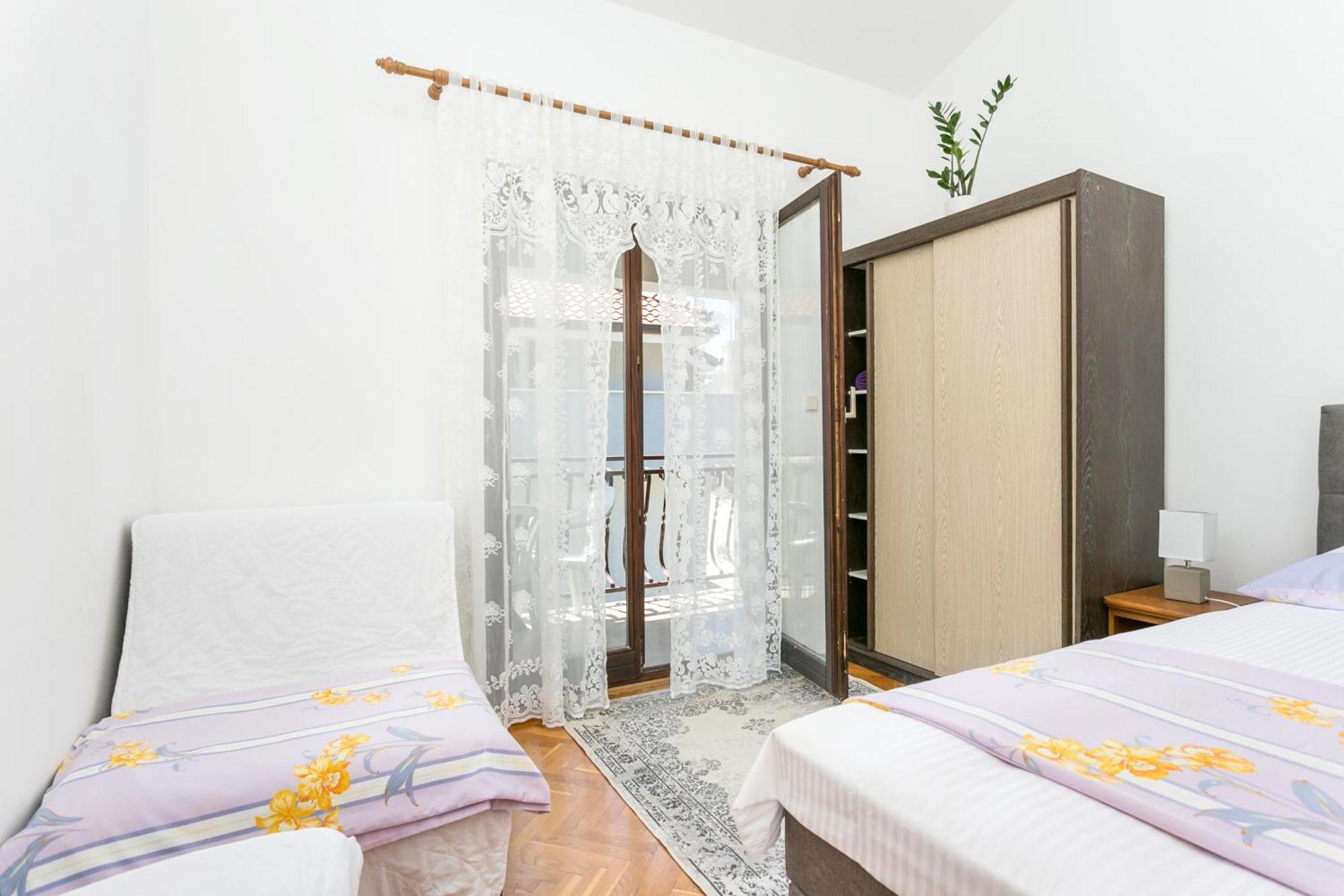 Apartments With A Parking Space Podstrana, Split - 17586 Room photo